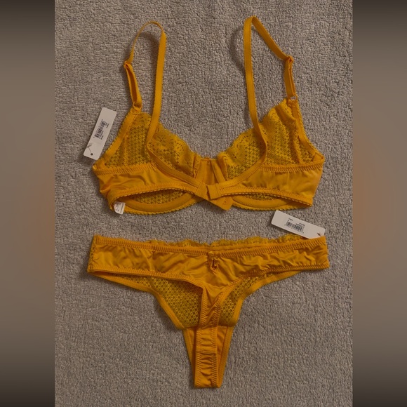 NWT - Timpa 'Alice' Demi Bra (34D) and Matching Keyhole Thong Panty (Sm) - Picture 11 of 12